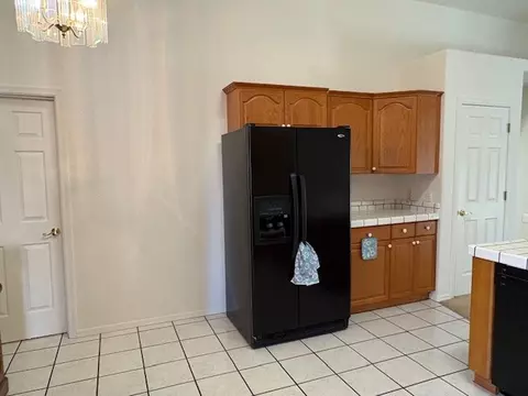 Kitchen - 7024 E Stetson Dr, Kingman, AZ 86401 photo 2 of 4