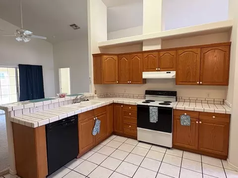 Kitchen - 7024 E Stetson Dr, Kingman, AZ 86401 photo 1 of 4