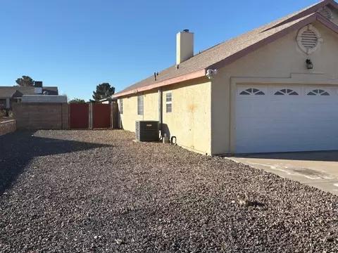Exterior - 7024 E Stetson Dr, Kingman, AZ 86401 photo 5 of 15