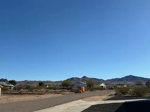 Exterior - 7024 E Stetson Dr, Kingman, AZ 86401 photo 13 of 15