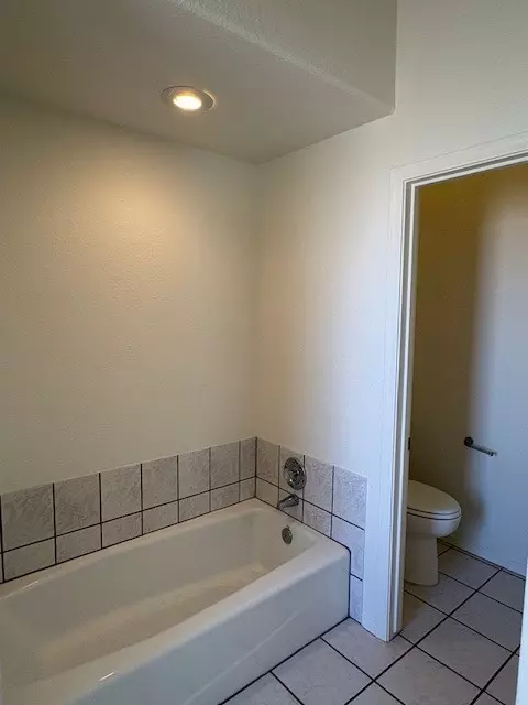 Bath - 7024 E Stetson Dr, Kingman, AZ 86401 photo 2 of 2