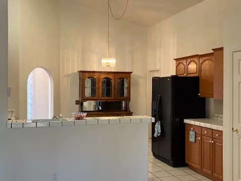 Kitchen - 7024 E Stetson Dr, Kingman, AZ 86401 photo 4 of 4