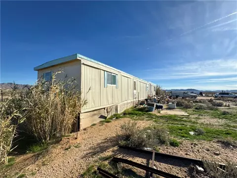 12320 N Amana Rd, Golden Valley, AZ 86413
