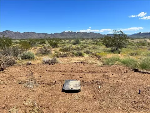 4 N 78 Ac N Mobile Rd, Golden Valley, AZ 86413