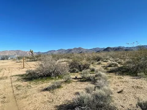 8 E Mary Dr, Yucca, AZ 86438 photo 4