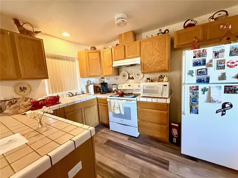 Kitchen - 30082 N Haystack Dr, Meadview, AZ 86444 photo 2 of 2