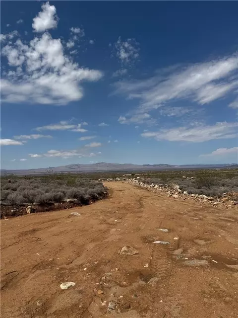 12 Magnolia Dr, Dolan Springs, AZ 86441
