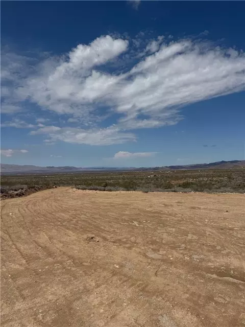 19 Longhorn Dr, Dolan Springs, AZ 86441