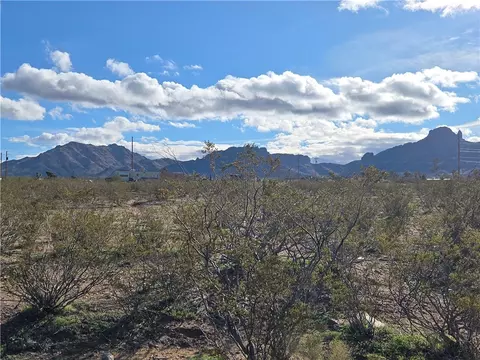 000 Butterfly Dr, Dolan Springs, AZ 86441