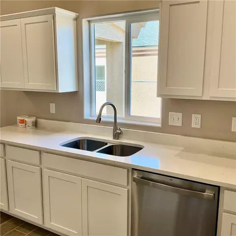 Kitchen - 2945 E Mcvicar Ave, Kingman, AZ 86409 photo 2 of 2