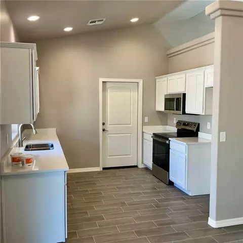 Kitchen - 2945 E Mcvicar Ave, Kingman, AZ 86409 photo 1 of 2