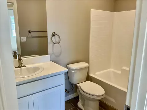 Bath - 2945 E Mcvicar Ave, Kingman, AZ 86409 photo 2 of 2