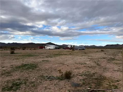 5938 Eden Rd, Golden Valley, AZ 86413