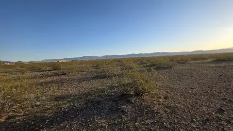005 Estrella # A, Golden Valley, AZ 86413