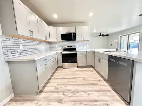 Kitchen - 4580 E Bayside Dr, Topock, AZ 86436 photo 4 of 7
