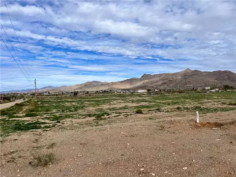 106 W Shipp Dr # A, Golden Valley, AZ 86413