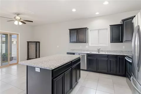 Kitchen - 2635 E Punta Vis, Kingman, AZ 86409 photo 3 of 4