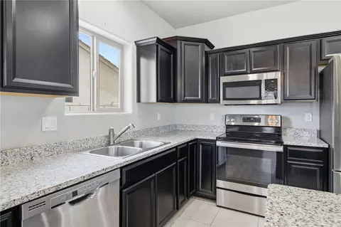 Kitchen - 2635 E Punta Vis, Kingman, AZ 86409 photo 2 of 4
