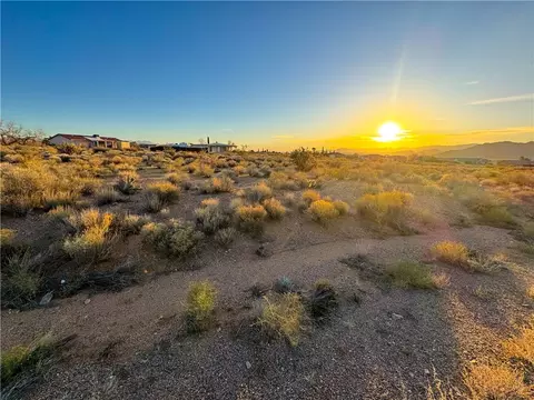 9299 N Bridlebit Ave, Kingman, AZ 86401