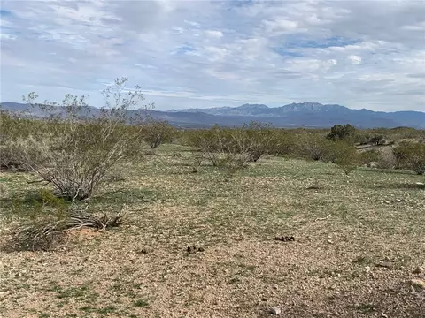 1630 S Growler Rd, Golden Valley, AZ 86413