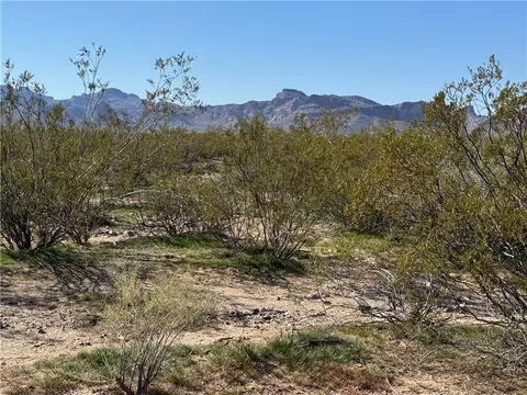 11074 Laguna Trl, Golden Valley, AZ 86413