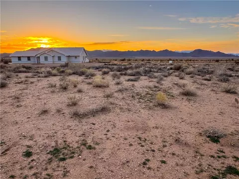 9826 N Saddleback Dr, Kingman, AZ 86401