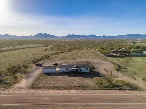 1071 S Estrella Rd, Golden Valley, AZ 86413