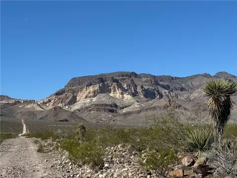 19101 Navajo Dr, Golden Valley, AZ 86413