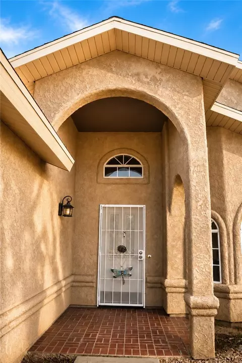 Entry Way - 7560 E Cayuse Dr, Kingman, AZ 86401 photo 1 of 4