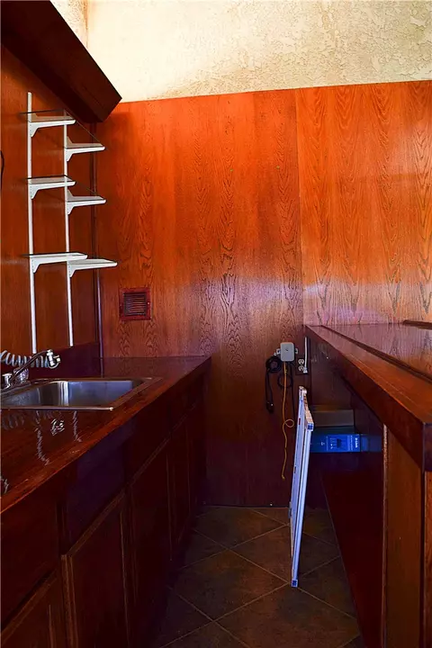 Kitchen - 7560 E Cayuse Dr, Kingman, AZ 86401 photo 4 of 5