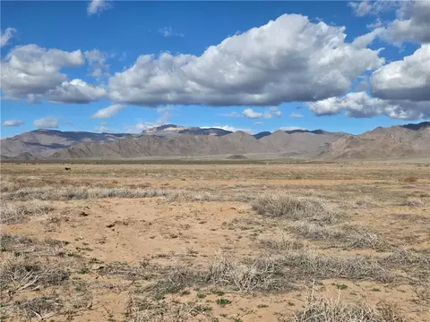 000 N Mormon Flat Rd, Golden Valley, AZ 86413