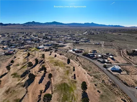 7937 E Saddleback Dr, Kingman, AZ 86401 photo 4