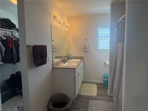 Bath - 3635 E Koval Dr, Kingman, AZ 86409 photo 2 of 3