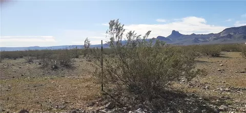 000 Quartzite Dr, Golden Valley, AZ 86413