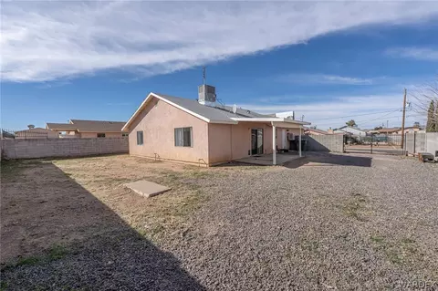 Exterior - 3216 N Apache St, Kingman, AZ 86401 photo 5 of 6