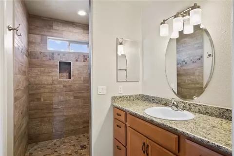 Bath - 3905 Easy St, Kingman, AZ 86409 photo 2 of 4