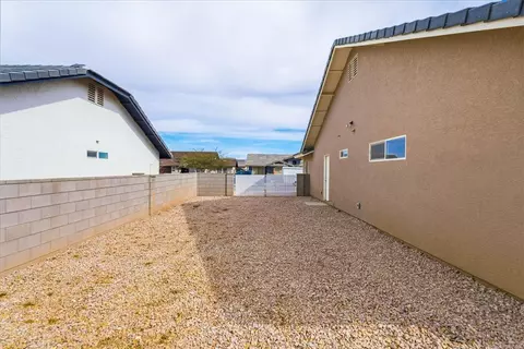 Exterior - 3905 Easy St, Kingman, AZ 86409 photo 8 of 14