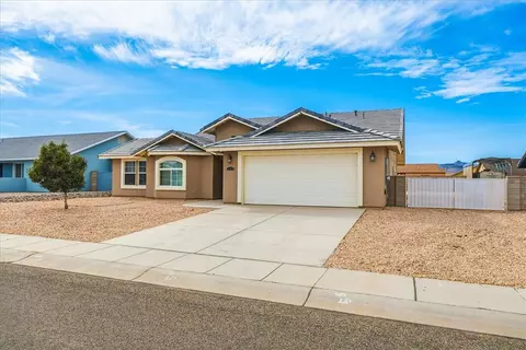Exterior - 3905 Easy St, Kingman, AZ 86409 photo 4 of 14