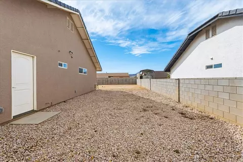 Exterior - 3905 Easy St, Kingman, AZ 86409 photo 7 of 14