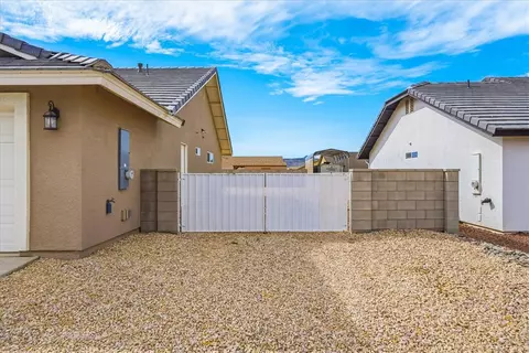 Exterior - 3905 Easy St, Kingman, AZ 86409 photo 6 of 14