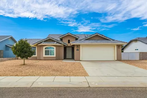 Exterior - 3905 Easy St, Kingman, AZ 86409 photo 2 of 14