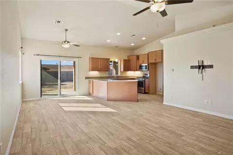 Living - 3905 Easy St, Kingman, AZ 86409 photo 2 of 4