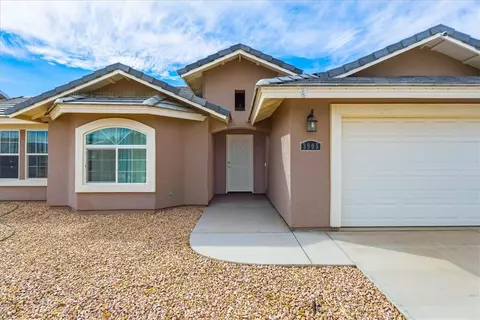 Exterior - 3905 Easy St, Kingman, AZ 86409 photo 5 of 14