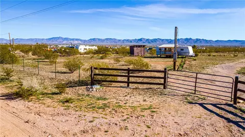 1068 S Carrizo Rd, Golden Valley, AZ 86413