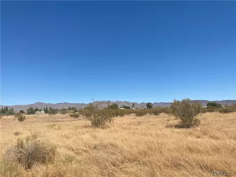 000 S Santa Cruz Rd, Golden Valley, AZ 86413