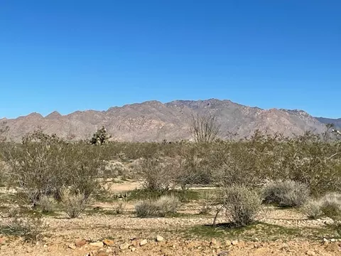 10 S Mary Pl, Yucca, AZ 86438