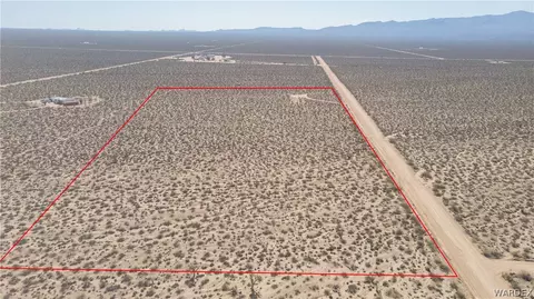 3231 S Cochise Rd, Yucca, AZ 86438