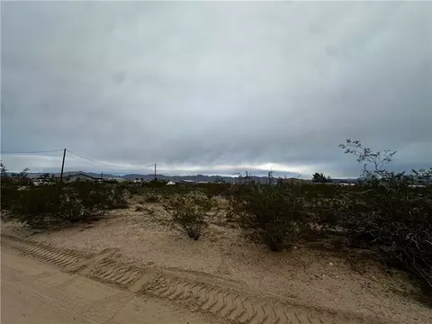 3578 N Mormon Flat Rd, Golden Valley, AZ 86413