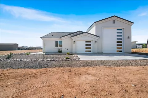 3799 N Araby Rd, Golden Valley, AZ 86413