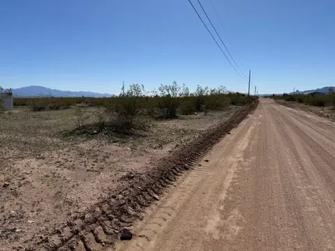 1066 S Concho Rd, Golden Valley, AZ 86413